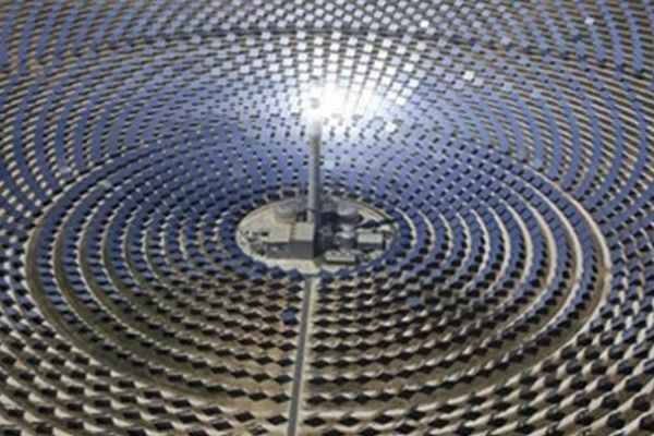 Sistemas de alivio de presión para almacenar energía termosolar